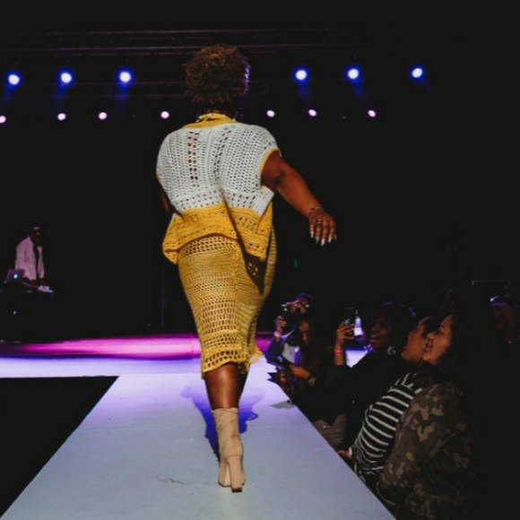 Canary yellow 2pc set SOLD - Picture 4 of 4